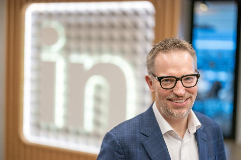 LinkedIn’s CEO Says He Uses AI to Write ‘Almost Every Email,’ Including to His Boss, the Head of Microsoft